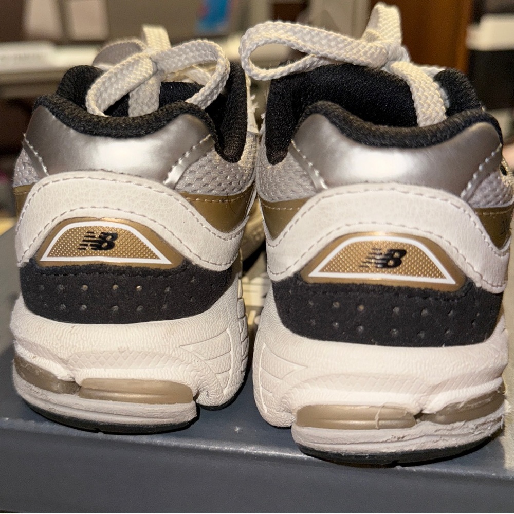 New Balance 2002R - Picture 4 of 5